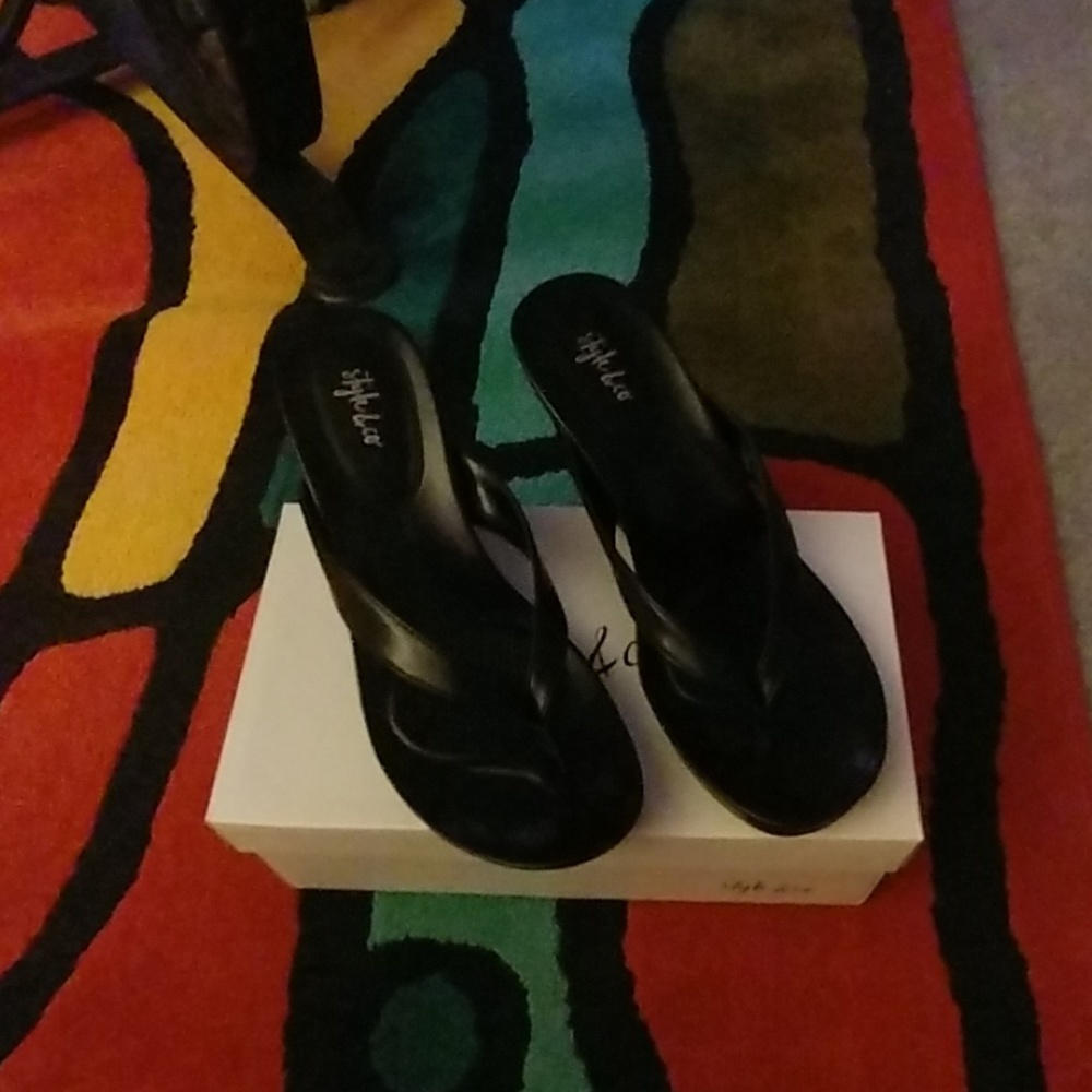 Black Chicklet Wedge Thong Sandal